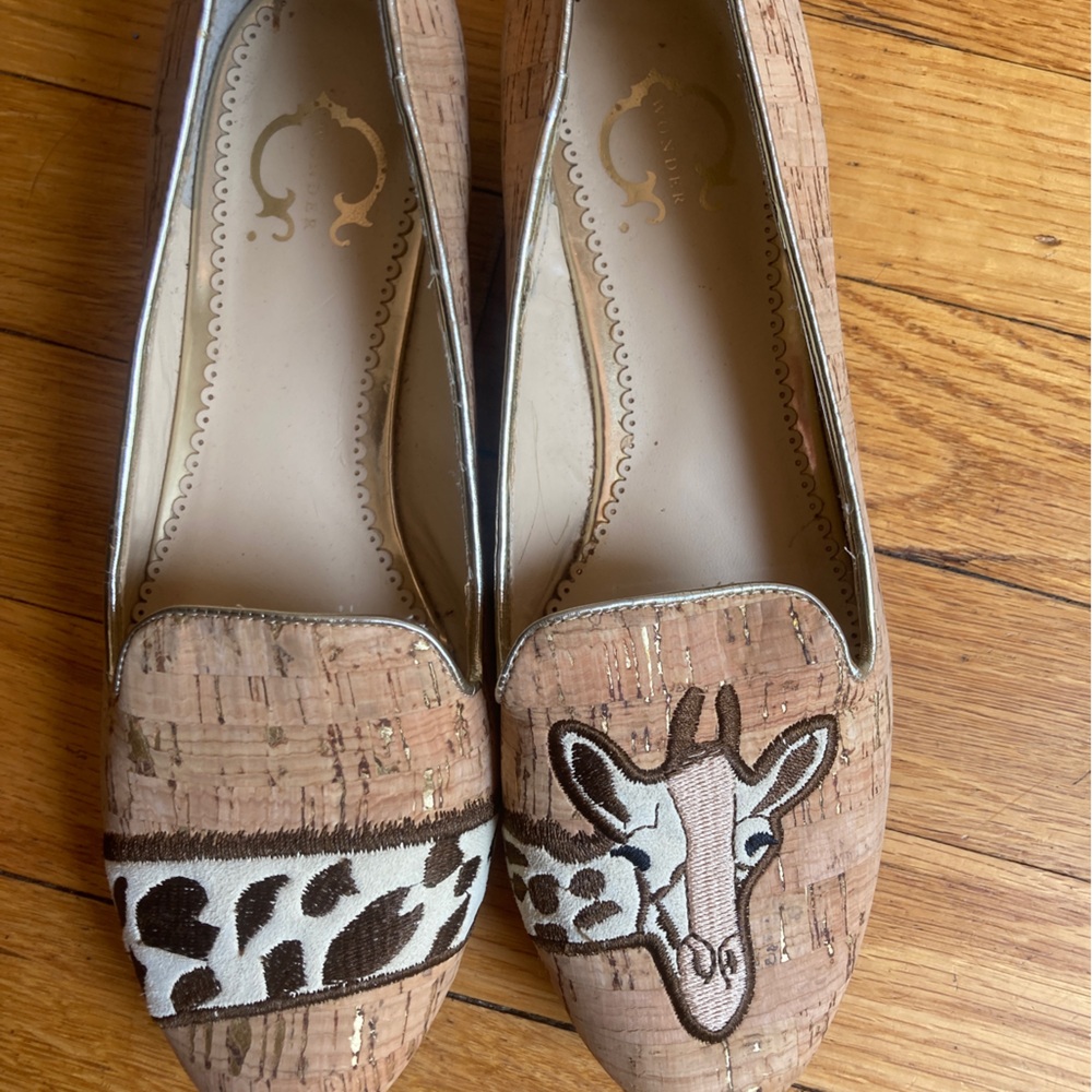 C Wonder giraffe flats